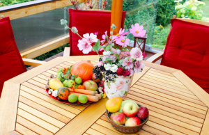 How to Create an Eye-Catching Outdoor Fall Decor without Stress